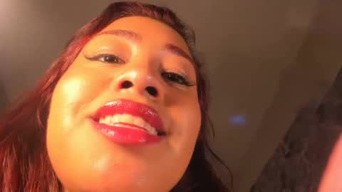 Snapshot of estrella05_ chatting on December 19, 5:18 am estrella05_ online show from December 19, 5:18 am