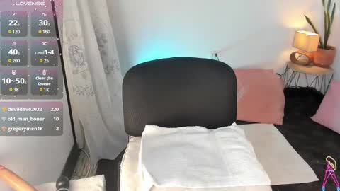 Snapshot of estrellah__ chatting on February 16, 4:20 am - E S T R E L L A  M I L F - online show from February 16, 4:20 am