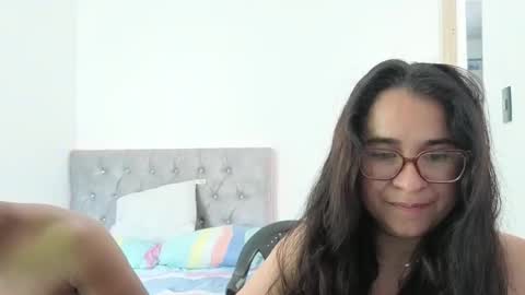 estrellajunior online show from May 5, 2:03 pm