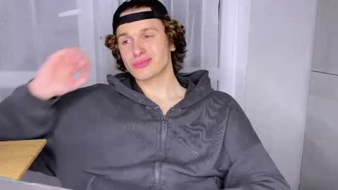 Snapshot of estremecerse chatting on May 19, 7:20 pm Alex online show from May 19, 7:20 pm