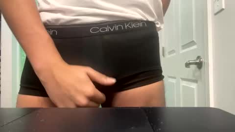 Snapshot of eternalloverboy chatting on December 17, 4:43 pm Angel online show from December 17, 4:43 pm