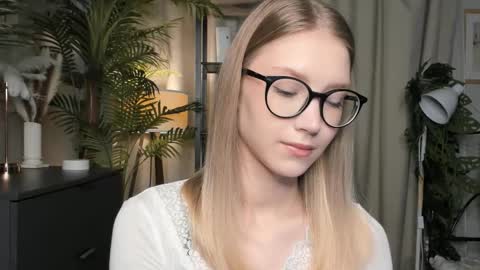 Snapshot of eternity_cuite chatting on October 24, 5:48 am Natalie online show from October 24, 5:48 am