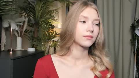 Snapshot of eternity_cuite chatting on October 25, 5:48 am Natalie online show from October 25, 5:48 am