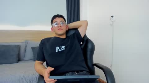 Snapshot of ethan_blake1 chatting on June 9, 7:47 pm Ethan online show from June 9, 7:47 pm