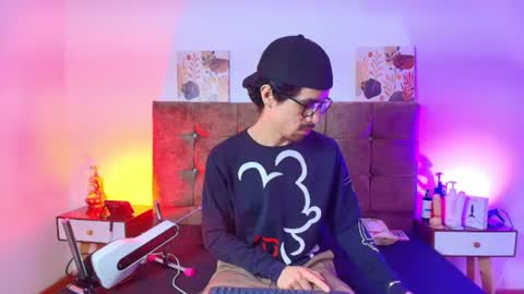 ethan  online show from August 1, 3:39 am