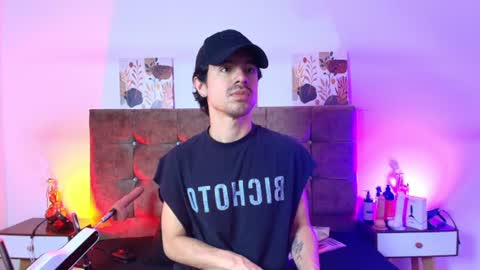 ethan  online show from August 5, 3:31 am