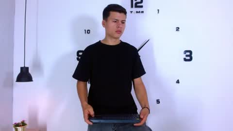 Snapshot of ethan_brooks_ chatting on August 5, 7:49 pm Ethan Brooks online show from August 5, 7:49 pm