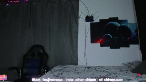 Snapshot of ethan_chloee chatting on December 2, 2:42 am  Chloe  Ethan  online show from December 2, 2:42 am