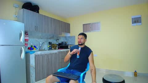 Snapshot of ethan_hawke_ chatting on December 15, 12:31 pm Jose online show from December 15, 12:31 pm