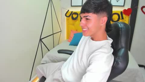 E T H A N  online show from February 16, 7:32 pm