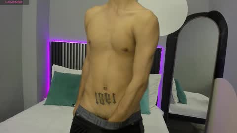 E T H A N  online show from March 3, 8:59 pm