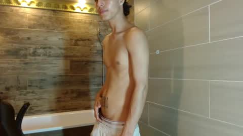 E T H A N  online show from March 13, 8:59 pm