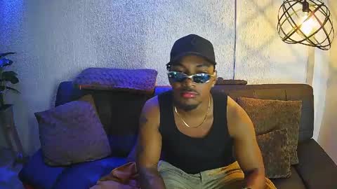 Snapshot of ethan_jons chatting on June 6, 7:29 pm Ethan online show from June 6, 7:29 pm