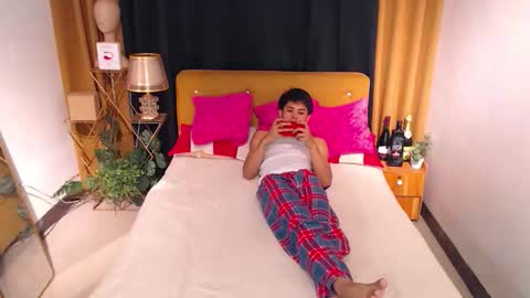 ethan_lauren online show from May 4, 11:50 am