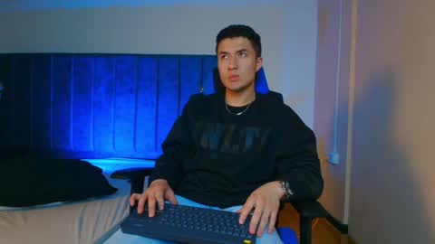 ethanconnor_ online show from October 4, 12:25 pm