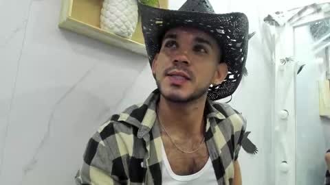 Snapshot of ethangrey_ chatting on October 22, 11:32 am Ethan Grey online show from October 22, 11:32 am