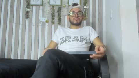 Snapshot of ethangrey_ chatting on December 20, 11:17 am Ethan Grey online show from December 20, 11:17 am