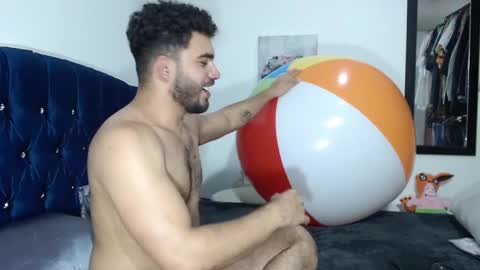 Snapshot of ethanhairy chatting on March 5, 10:32 pm Ethan online show from March 5, 10:32 pm