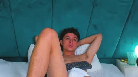 ethanlowell online show from February 3, 9:08 am