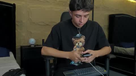 ethanlowell online show from October 22, 4:46 am