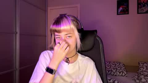 Emily online show from November 12, 5:19 am