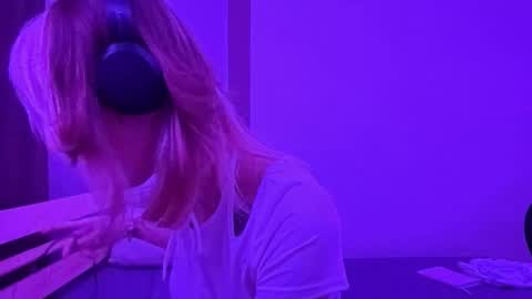 Emily online show from November 22, 7:13 pm