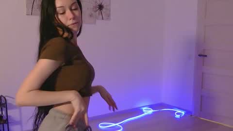 Snapshot of etherealnightwhisper chatting on December 4, 8:39 pm etherealnightwhisper online show from December 4, 8:39 pm