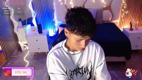 ette online show from December 22, 7:44 pm