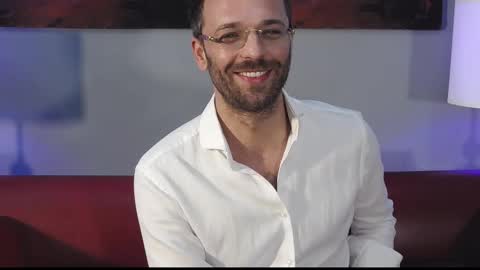 Snapshot of euginehot chatting on December 19, 1:07 pm euginehot online show from December 19, 1:07 pm