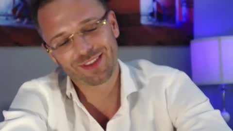 Snapshot of euginehot chatting on December 23, 7:52 pm euginehot online show from December 23, 7:52 pm