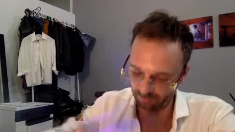 Snapshot of euginehot chatting on March 5, 2:34 pm euginehot online show from March 5, 2:34 pm