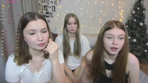 Veronica Tiia Lilith left to right online show from January 19, 12:49 am