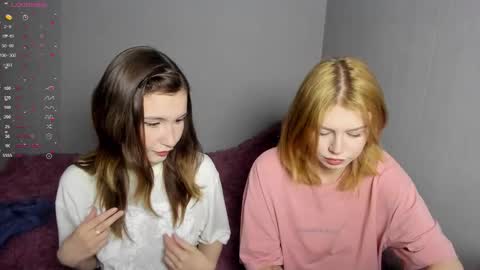 Veronica Tiia Lilith left to right online show from December 19, 10:17 pm