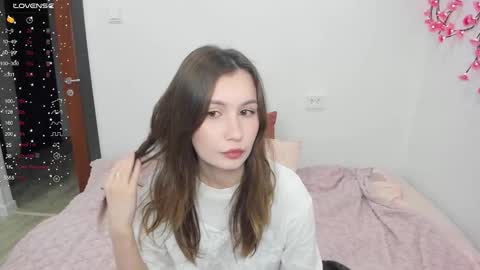 Veronica Tiia Lilith left to right online show from February 17, 10:27 pm