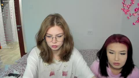 Veronica Tiia Lilith left to right online show from May 8, 12:49 am