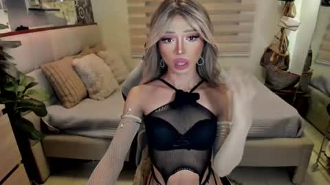 Snapshot of euphoric_goddess chatting on July 28, 8:23 pm euphoric_goddess online show from July 28, 8:23 pm