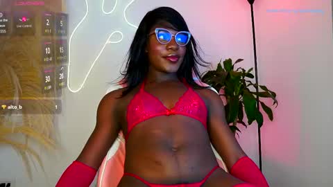 Snapshot of euphoricbunny chatting on October 11, 1:16 am euphoricbunny online show from October 11, 1:16 am