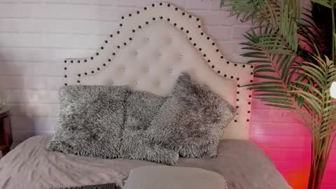 Snapshot of eureekaa chatting on February 4, 12:51 am Eurekaa online show from February 4, 12:51 am