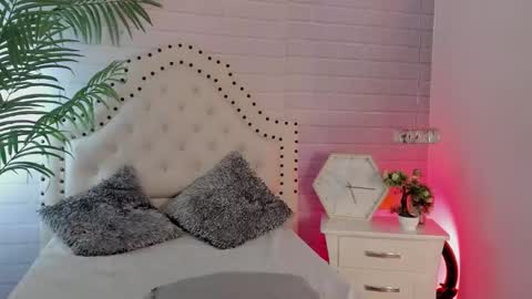 Snapshot of eureekaa chatting on February 27, 11:04 pm Eurekaa online show from February 27, 11:04 pm