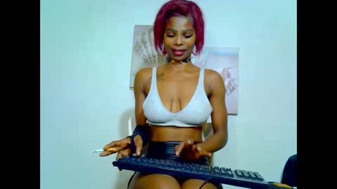 Snapshot of eva4him831 chatting on February 19, 12:44 pm eva4him831 online show from February 19, 12:44 pm