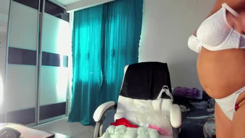 Snapshot of eva_7777 chatting on May 18, 10:43 am Eva online show from May 18, 10:43 am