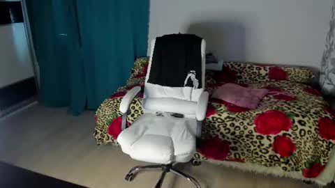Eva online show from June 19, 9:18 pm