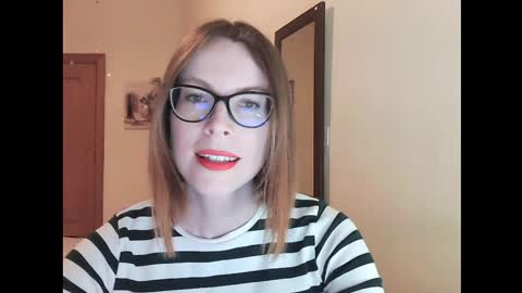 Snapshot of eva_cutesmile chatting on April 9, 6:46 pm Eva online show from April 9, 6:46 pm