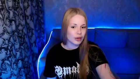 Snapshot of eva_ellis chatting on June 12, 7:46 pm Eva online show from June 12, 7:46 pm