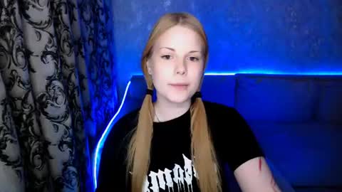Snapshot of eva_ellis chatting on June 13, 7:01 pm Eva online show from June 13, 7:01 pm