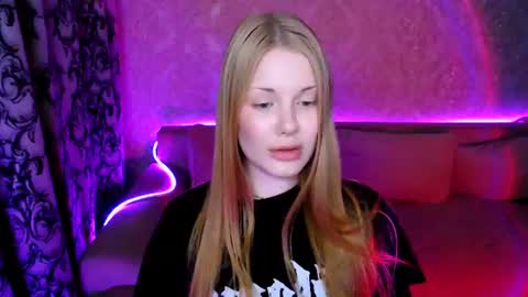 Snapshot of eva_ellis chatting on July 15, 8:36 pm Eva online show from July 15, 8:36 pm