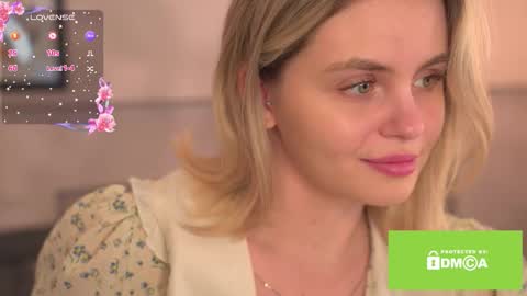 Evienne online show from December 3, 3:32 pm