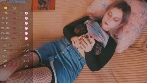 Snapshot of eva_gloss chatting on October 3, 10:45 am Eva online show from October 3, 10:45 am