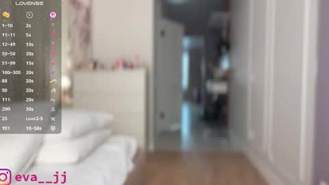 Snapshot of eva_j chatting on November 7, 3:28 am Free toy control in pvt online show from November 7, 3:28 am