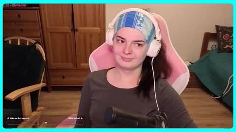 Snapshot of eva_katt chatting on September 30, 12:32 pm Gamer Katt online show from September 30, 12:32 pm